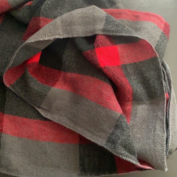 Beautiful big scarf 30x72 inches - Picture 3 of 3